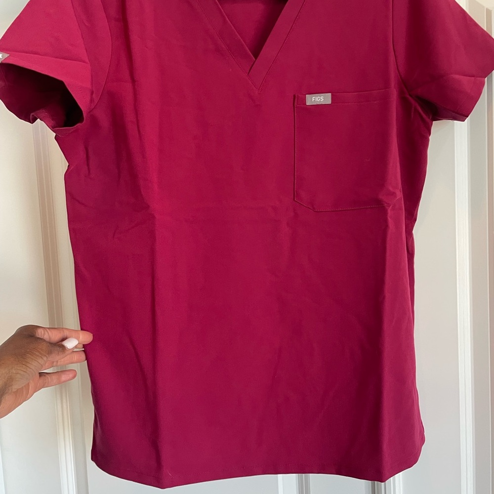 Figs V-Neck Scrub Top - burgundy